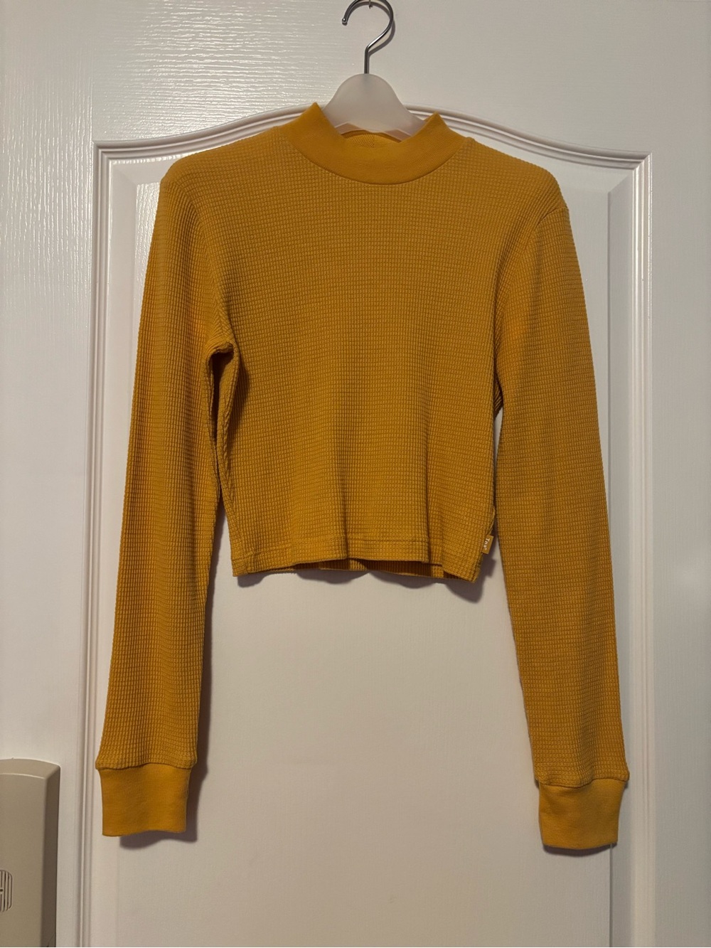 Aritzia TNA Mustard Waffle Knit Cropped Long Sleeve Top